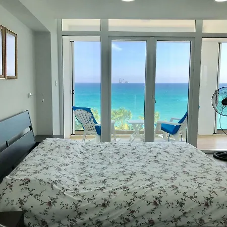 Gorgeous Seafront Apartment