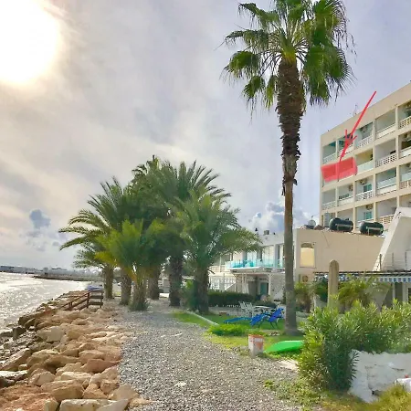 Gorgeous Seafront Apartment